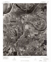 preview thumbnail of historical topo map of Dundee, MS in 1975